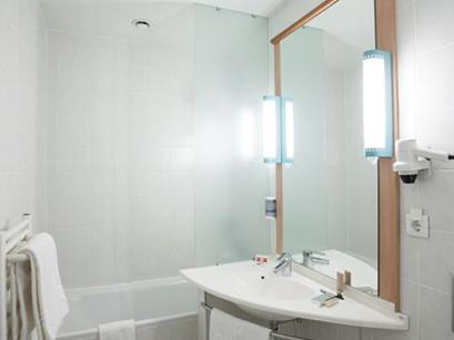 Hotel 3* Ibis Palatul Parlamentului Bucuresti Romania