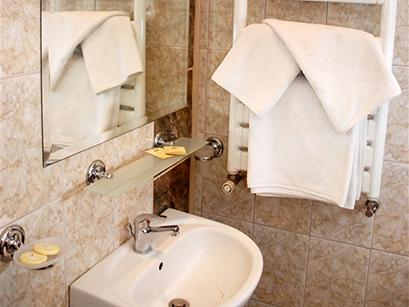 Hotel 3* Capitol Valenii de Munte Romania