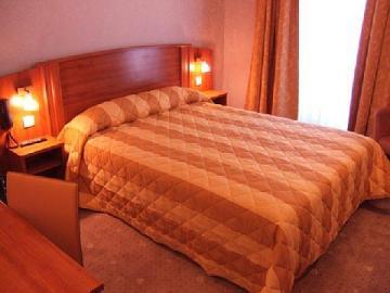 Hotel 3* America Opera Paris Franta