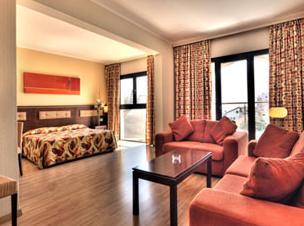 Hotel 3*+ Livadhiotis City Larnaca Cipru