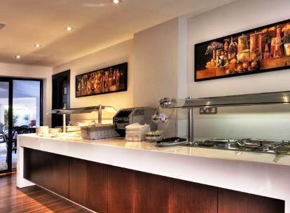 Hotel 3*+ Livadhiotis City Larnaca Cipru