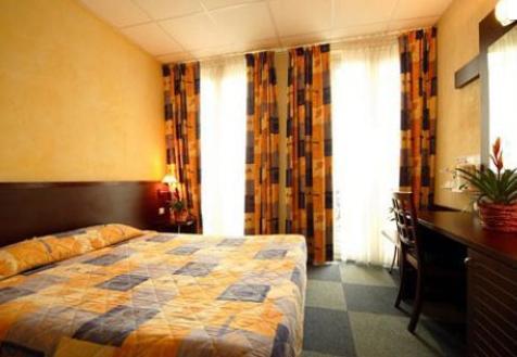 Hotel 3* Kyriad Centre Gare Nisa Franta