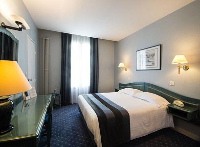 Hotel 3* DU PRE Paris Franta